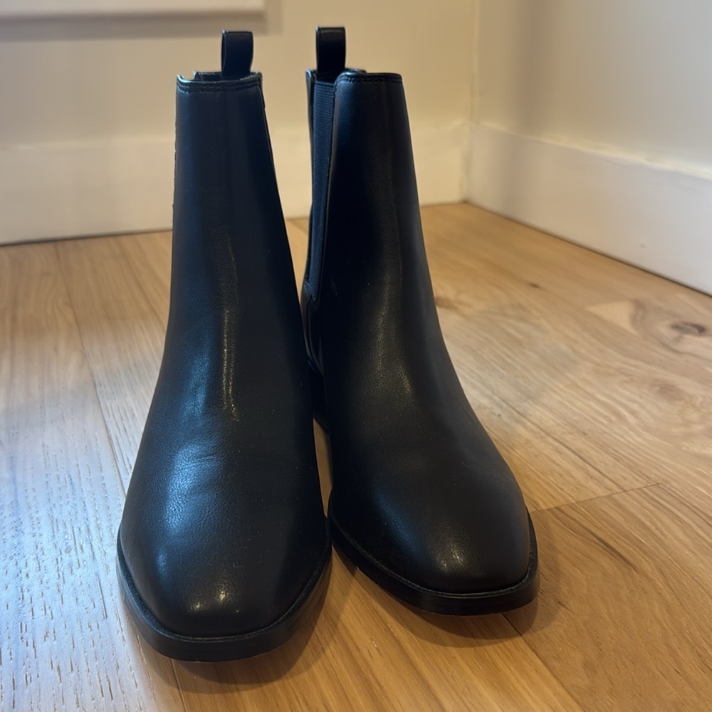 Like new!! JCrew Chelsea boots BT277 in black, size 7.5 - Picture 2 of 5